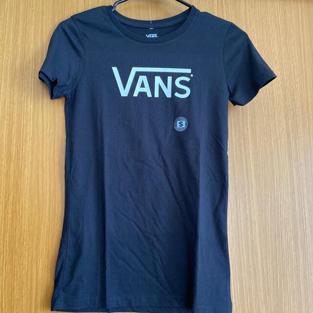 VANS(ヴァンズ)の新品　VANS Tシャツ レディースのトップス(Tシャツ(半袖/袖なし))の商品写真