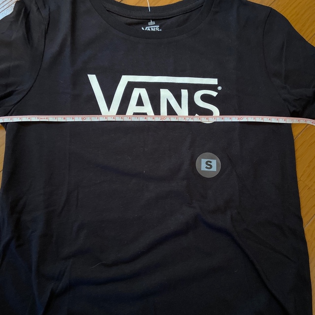 VANS(ヴァンズ)の新品　VANS Tシャツ レディースのトップス(Tシャツ(半袖/袖なし))の商品写真