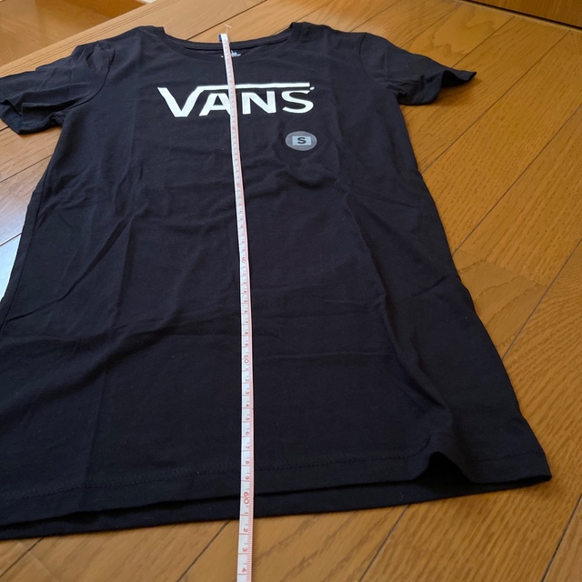 VANS(ヴァンズ)の新品　VANS Tシャツ レディースのトップス(Tシャツ(半袖/袖なし))の商品写真