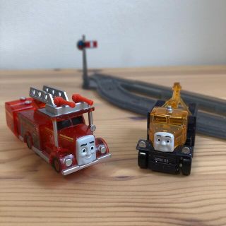 タカラトミーアーツ(T-ARTS)のカプセルプラレール  トーマスシリーズ　フリンとブッチ　ガチャガチャ(電車のおもちゃ/車)