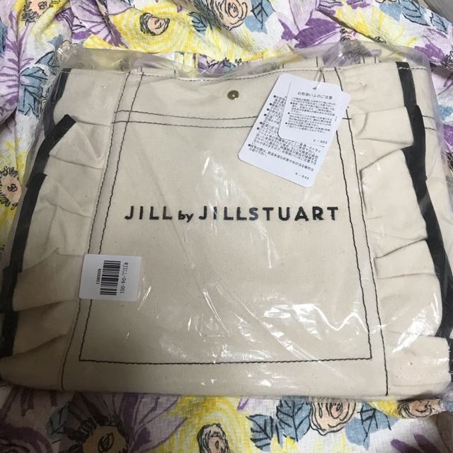 JILL by JILLSTUART(ジルバイジルスチュアート)のジルバイジルスチュアート フリルトートバッグ大 ホワイト レディースのバッグ(トートバッグ)の商品写真