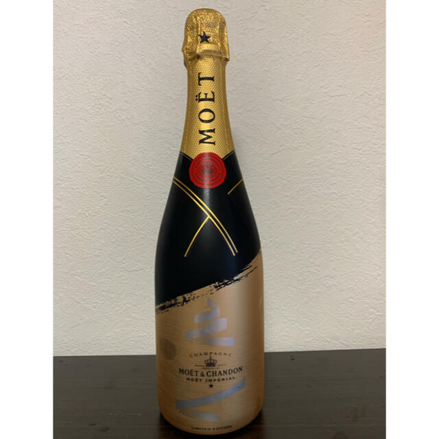 MOËT & CHANDON(モエエシャンドン)の専用！モエシャンドン　アンペリアル　リミテッドエディション 食品/飲料/酒の酒(シャンパン/スパークリングワイン)の商品写真