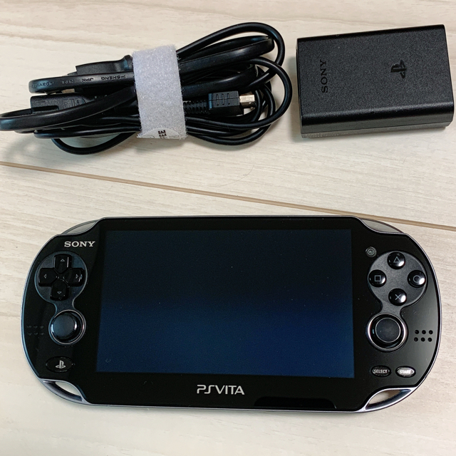 PlayStation Vita(プレイステーションヴィータ)のPlayStation®Vita pch-1100  エンタメ/ホビーのゲームソフト/ゲーム機本体(携帯用ゲーム機本体)の商品写真