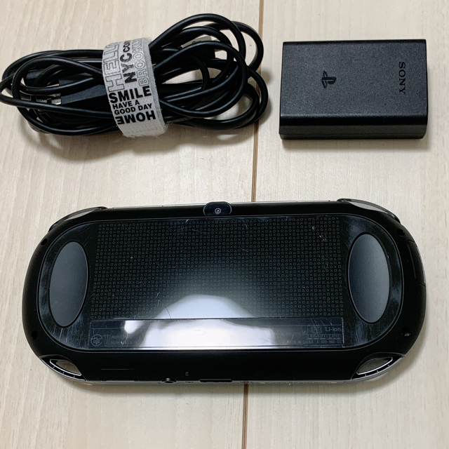 PlayStation Vita(プレイステーションヴィータ)のPlayStation®Vita pch-1100  エンタメ/ホビーのゲームソフト/ゲーム機本体(携帯用ゲーム機本体)の商品写真