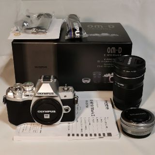 オリンパス(OLYMPUS)の美品OM-D E-M10 markⅢ wズームキット(ミラーレス一眼)