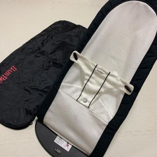 ベビービョルン(BABYBJORN)の収納袋付！ベビービョルン メッシュ バウンサー ホワイト ブラック(その他)