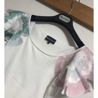 エンポリオアルマーニ(Emporio Armani)のエンポリオアルマーニ お花刺繍 カットソー 38 S 白色 半袖トップス(Tシャツ(半袖/袖なし))