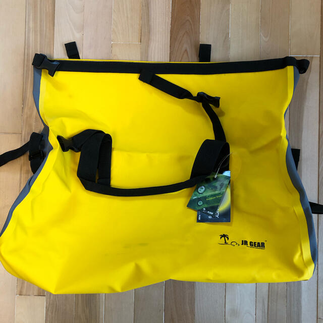 【新品未使用タグ付】色移りあり　JR GEAR 防水ダッフル30L イエロー スポーツ/アウトドアのスポーツ/アウトドア その他(その他)の商品写真