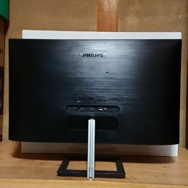 PHILIPS(フィリップス)のPCモニター 4K 27インチ スマホ/家電/カメラのPC/タブレット(ディスプレイ)の商品写真