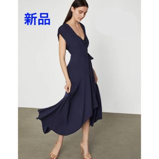 ビーシービージーマックスアズリア(BCBGMAXAZRIA)の【BCBGMAXAZRIA】（新品）ラップ サテンドレス(ロングワンピース/マキシワンピース)