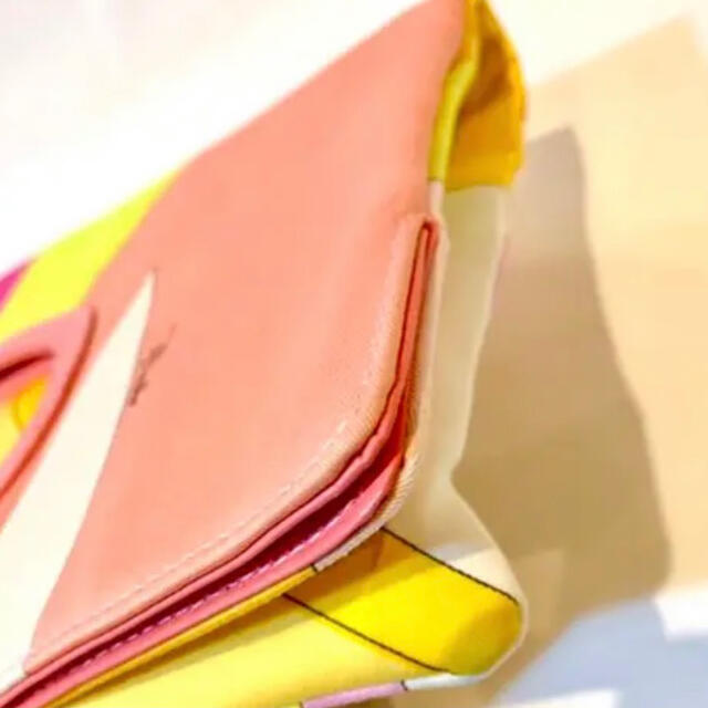 EMILIO PUCCI(エミリオプッチ)のエミリオプッチ　イエロー×ピンク×オレンジ　クラッチバッグ レディースのバッグ(クラッチバッグ)の商品写真