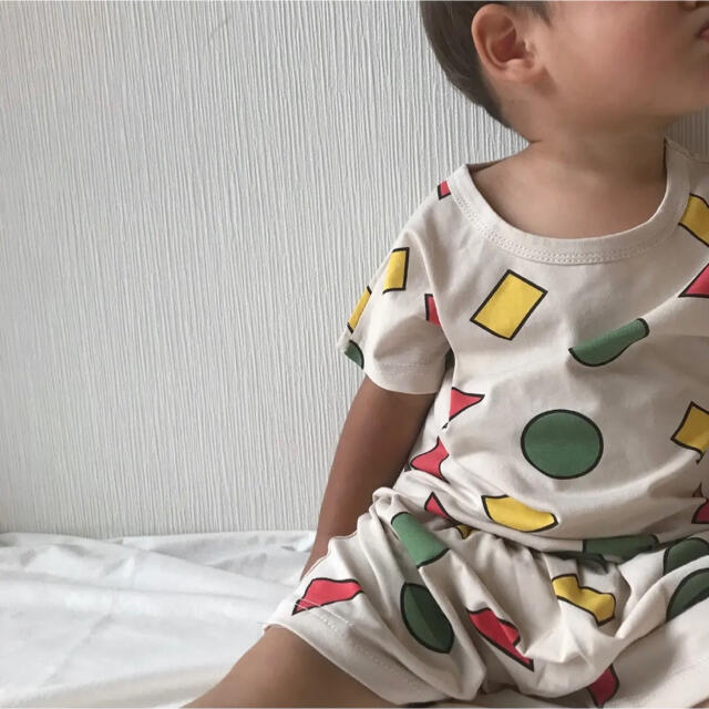 夏　パジャマ　しんちゃんパジャマ　80 90 100 110 キッズ/ベビー/マタニティのキッズ服男の子用(90cm~)(パジャマ)の商品写真