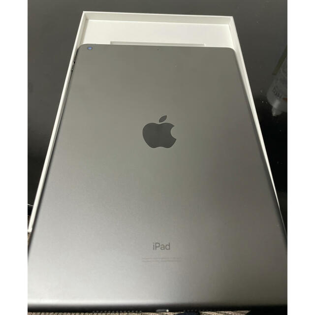 iPad 8世代　32gb WiFiモデル 1