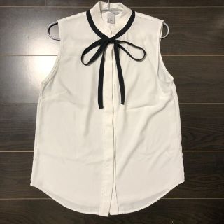 エイチアンドエム(H&M)のH&M レディースブラウス　リボンタイ(シャツ/ブラウス(半袖/袖なし))