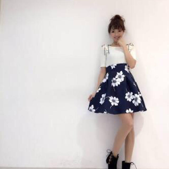 MIIA(ミーア)のMIIA 花柄ハイウエストスカート レディースのスカート(ひざ丈スカート)の商品写真