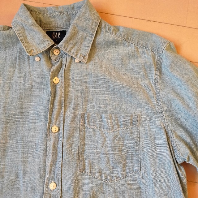 GAP(ギャップ)のデニムシャツ レディースのトップス(シャツ/ブラウス(半袖/袖なし))の商品写真