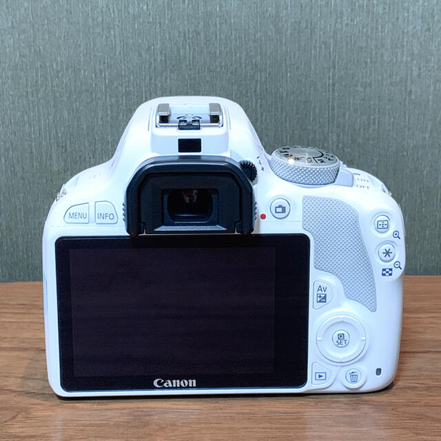 Canon(キヤノン)の★美品★Canon デジタル一眼レフカメラ EOS Kiss X7(ホワイト) スマホ/家電/カメラのカメラ(デジタル一眼)の商品写真