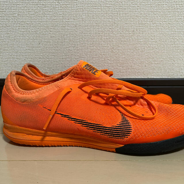 NIKE(ナイキ)のナイキ マーキュリアル フットサルシューズ 28cm スポーツ/アウトドアのサッカー/フットサル(シューズ)の商品写真