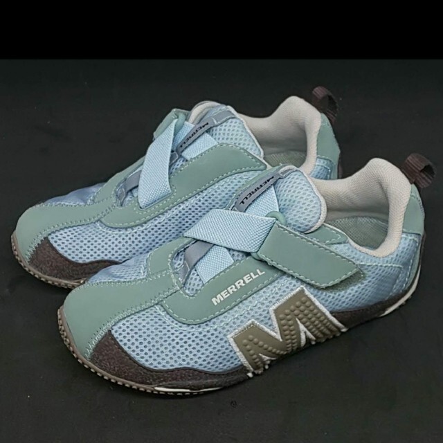 MERRELL(メレル)の子供靴 メレル  １８cm  未使用 水色【箱なし】 キッズ/ベビー/マタニティのキッズ靴/シューズ(15cm~)(スニーカー)の商品写真