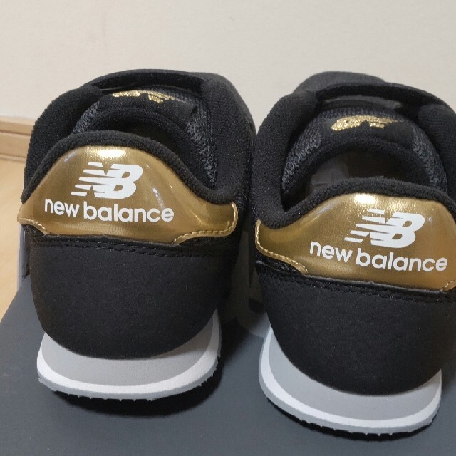 New Balance(ニューバランス)の新品　ニューバランス220  21cm  キッズ/ベビー/マタニティのキッズ靴/シューズ(15cm~)(スニーカー)の商品写真