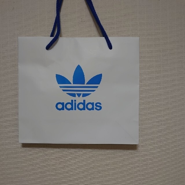 adidas(アディダス)のadidas紙袋 レディースのバッグ(ショップ袋)の商品写真