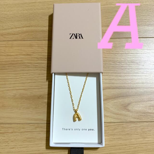 ZARA(ザラ)のZARA イニシャルネックレス A 未使用 レディースのアクセサリー(ネックレス)の商品写真