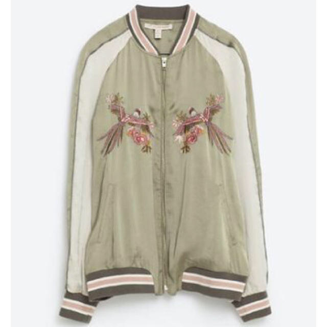 ZARA(ザラ)の花&鳥刺繍スカジャン　ボンバージャケットS新品 レディースのジャケット/アウター(スカジャン)の商品写真