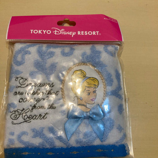 Disney(ディズニー)の未開封　Disneyシンデレラ　タオルハンカチ レディースのファッション小物(ハンカチ)の商品写真