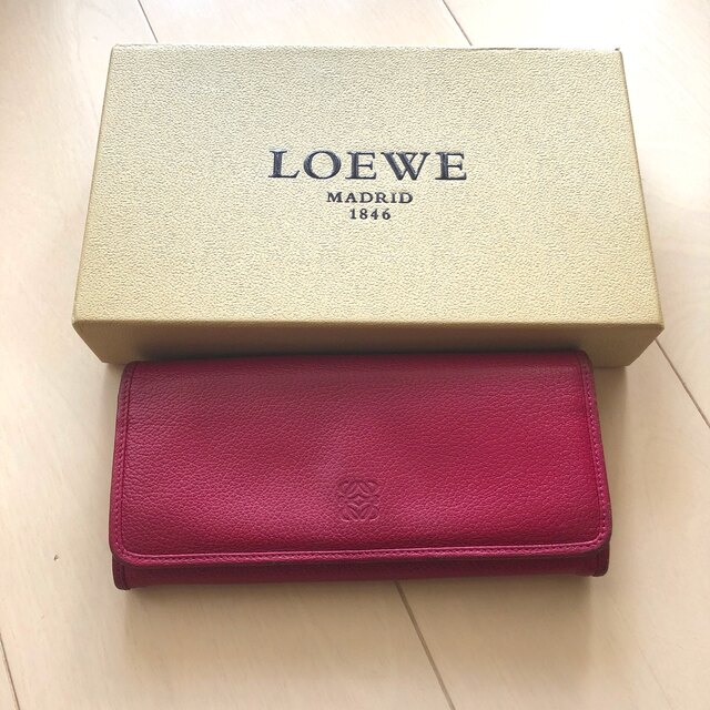 LOEWE(ロエベ)のLOEWE 長財布　レッド レディースのファッション小物(財布)の商品写真