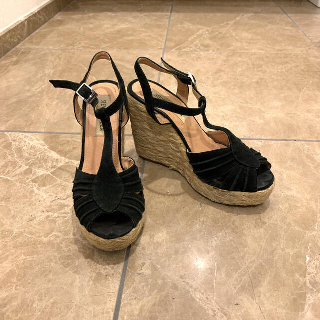 Steve Madden(スティーブマデン)のスティーブマデン　STEVE MADDEN us5.5 黒　ブラック レディースの靴/シューズ(サンダル)の商品写真