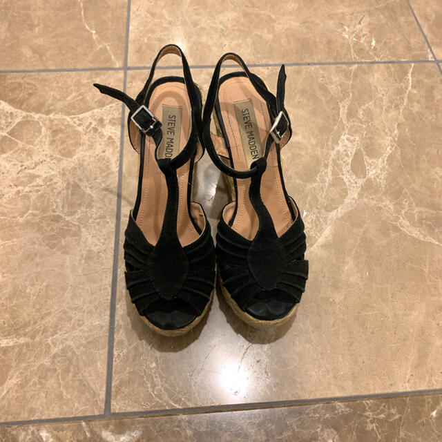 Steve Madden(スティーブマデン)のスティーブマデン　STEVE MADDEN us5.5 黒　ブラック レディースの靴/シューズ(サンダル)の商品写真