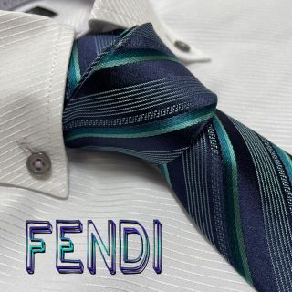 フェンディ(FENDI)のフェンディ　ネクタイ【未使用に近い】FFストライプ　光沢　厚手(ネクタイ)