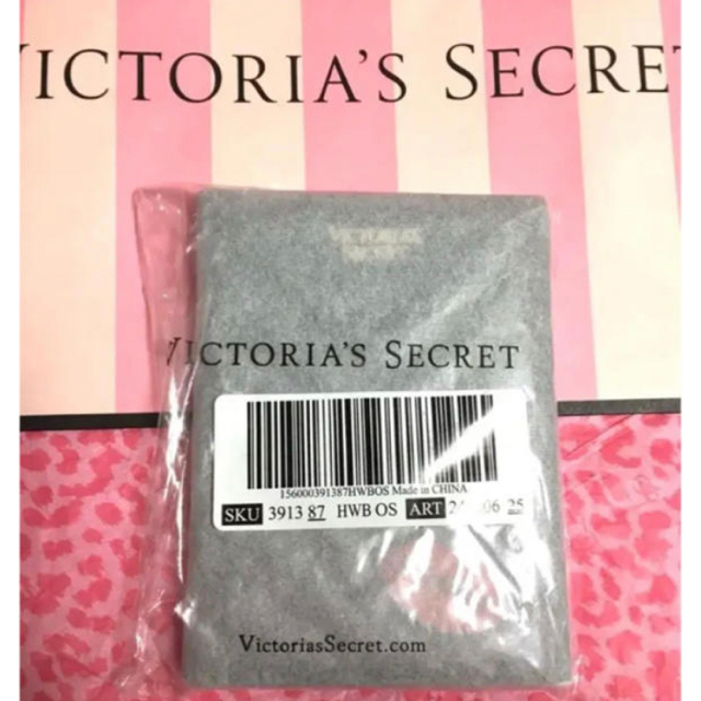 Victoria's Secret(ヴィクトリアズシークレット)のご専用☆新品！ヴィクトリアズシークレットパスポートケースBLACK レディースのファッション小物(名刺入れ/定期入れ)の商品写真