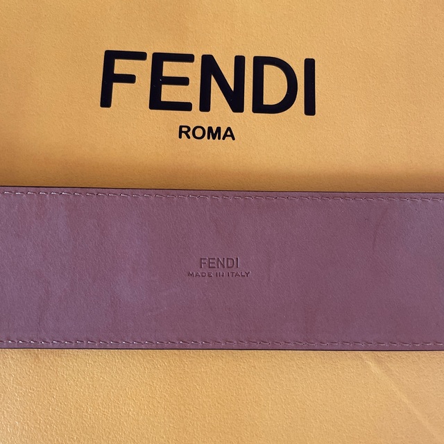 FENDI(フェンディ)の最終お値下げ　FENDI ズッカ柄 ベロア フックベルト レディースのファッション小物(ベルト)の商品写真