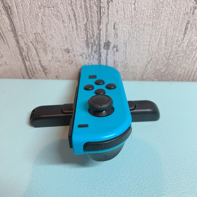 Nintendo Switch(ニンテンドースイッチ)の準美品 人気カラー ブルー Switch 左ジョイコンJoy-Con エンタメ/ホビーのゲームソフト/ゲーム機本体(その他)の商品写真