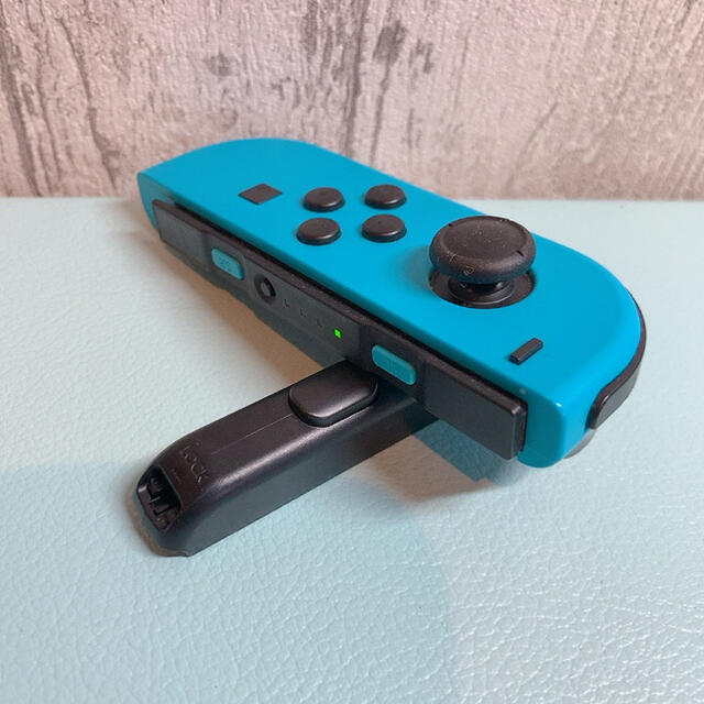 Nintendo Switch(ニンテンドースイッチ)の準美品 人気カラー ブルー Switch 左ジョイコンJoy-Con エンタメ/ホビーのゲームソフト/ゲーム機本体(その他)の商品写真