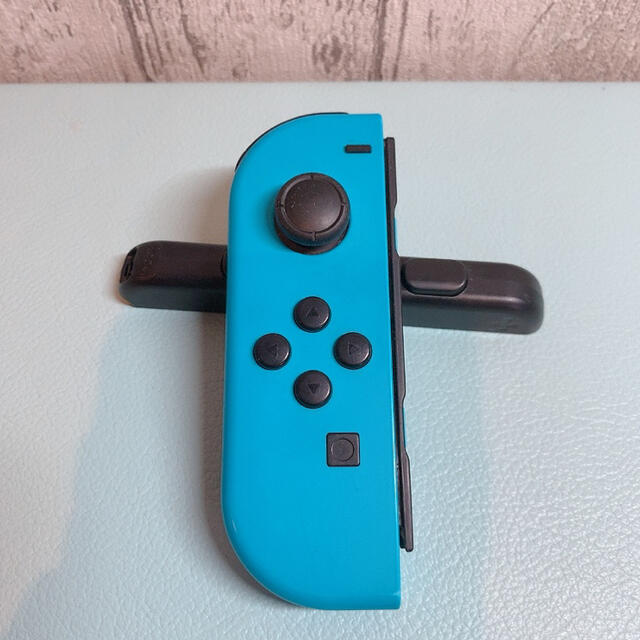 Nintendo Switch(ニンテンドースイッチ)の準美品 人気カラー ブルー Switch 左ジョイコンJoy-Con エンタメ/ホビーのゲームソフト/ゲーム機本体(その他)の商品写真