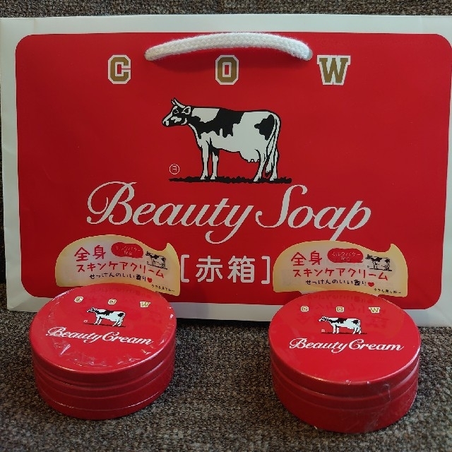 牛乳石鹸(ギュウニュウセッケン)の💓牛乳石鹸赤箱クリーム×2💓＊新品・未開封＊☆匿名・補償付き発送☆ コスメ/美容のボディケア(ボディクリーム)の商品写真