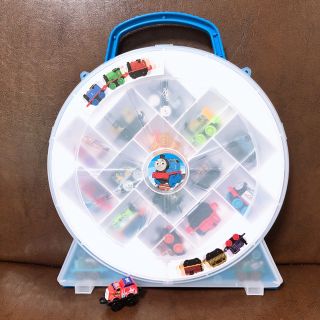 フィッシャープライス(Fisher-Price)のミニミニトーマス　minis セット　コレクションケース(キャラクターグッズ)