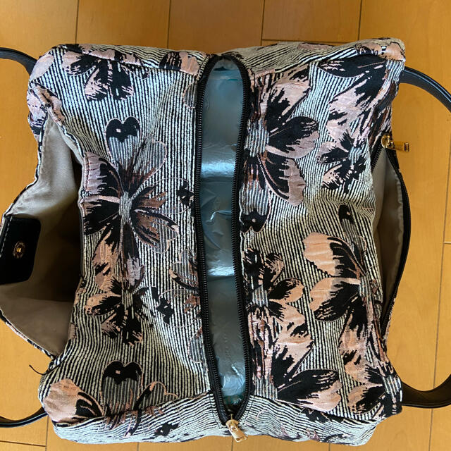 【美品】上品なピンクラメ入りバッグ レディースのバッグ(ショルダーバッグ)の商品写真
