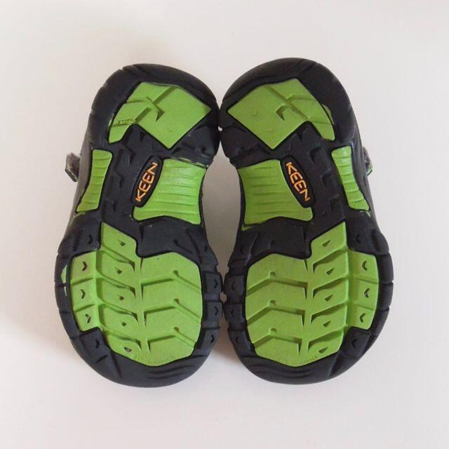 KEEN(キーン)のKEEN キーン キッズ サンダル グレーベースに一部グリーン 15cm キッズ/ベビー/マタニティのキッズ靴/シューズ(15cm~)(サンダル)の商品写真