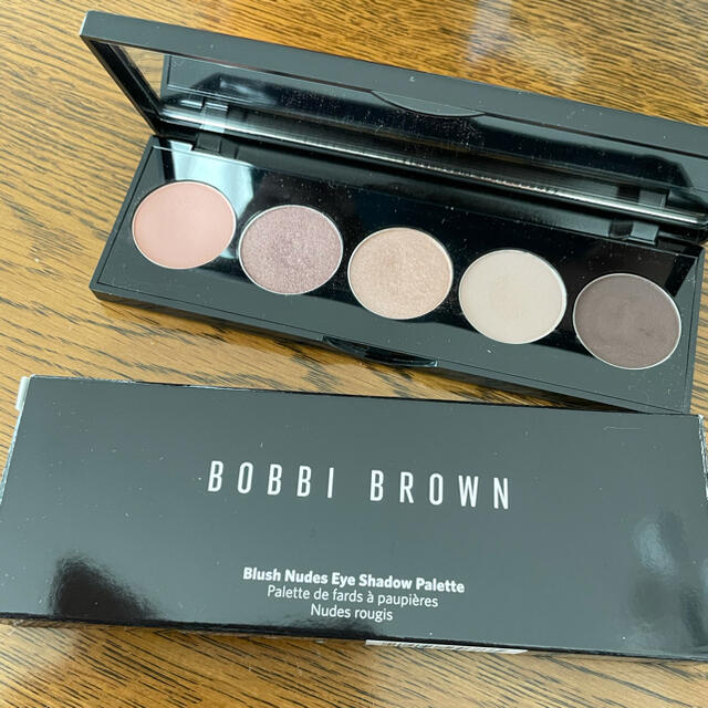 BOBBI BROWN(ボビイブラウン)のボビイブラウン　ブラッシュヌードアイシャドウパレット コスメ/美容のベースメイク/化粧品(アイシャドウ)の商品写真