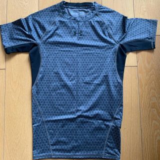 アンダーアーマー(UNDER ARMOUR)のアンダーアーマー　アンダーシャツ(トレーニング用品)