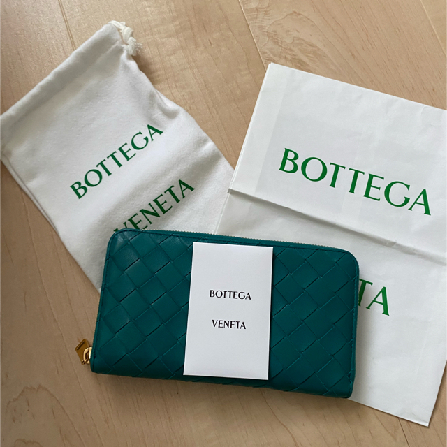 Bottega Veneta(ボッテガヴェネタ)の新品未使用‼️ボッテガラウンドウォレット　レア色 レディースのファッション小物(財布)の商品写真