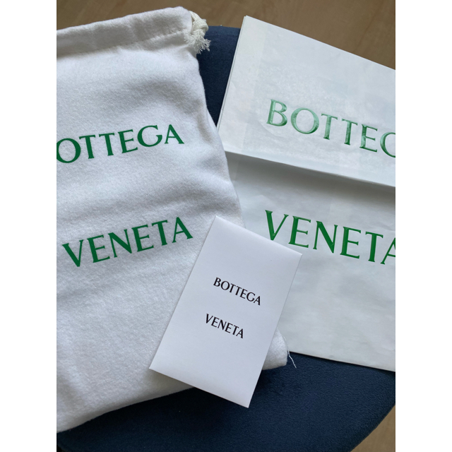 Bottega Veneta(ボッテガヴェネタ)の新品未使用‼️ボッテガラウンドウォレット　レア色 レディースのファッション小物(財布)の商品写真