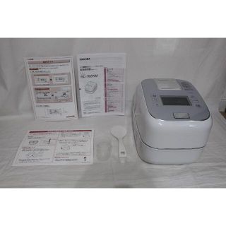 トウシバ(東芝)の★ほぼ新品★ 東芝 5.5合 真空 圧力IHジャー炊飯器 RC-10ZWM-W(炊飯器)