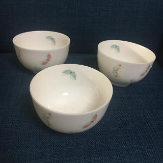 深川製磁　蝶　湯呑み1客(食器)