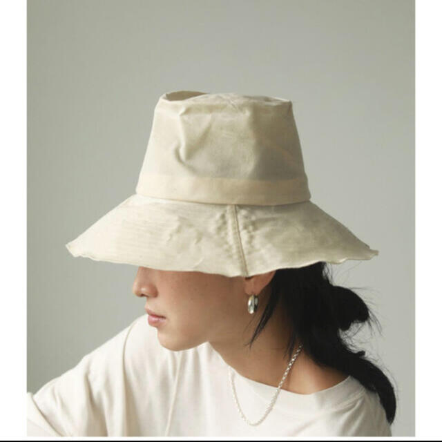 TODAYFUL(トゥデイフル)のParaffinBucketHat エクリュ　美品 レディースの帽子(ハット)の商品写真