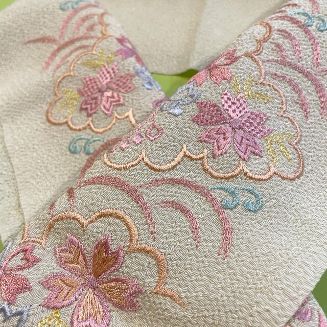 新品未使用   最高級品　希少　正絹　刺繍　半衿豪華