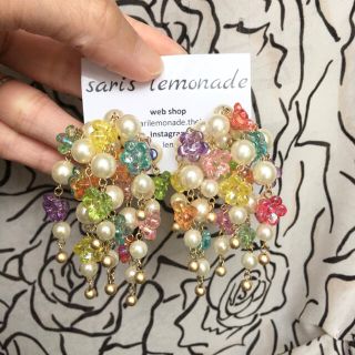 ハンドメイド　ピアス　イヤリング　パールシャワー  お花ビーズ　大ぶりピアス(ピアス)